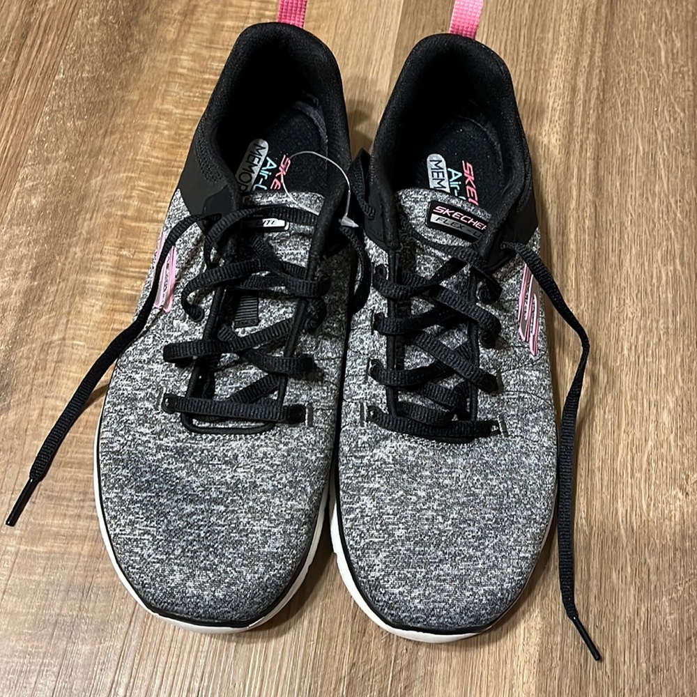 Black and grey skechers flex lite air cooled memory foam sneakers size 8.5M.